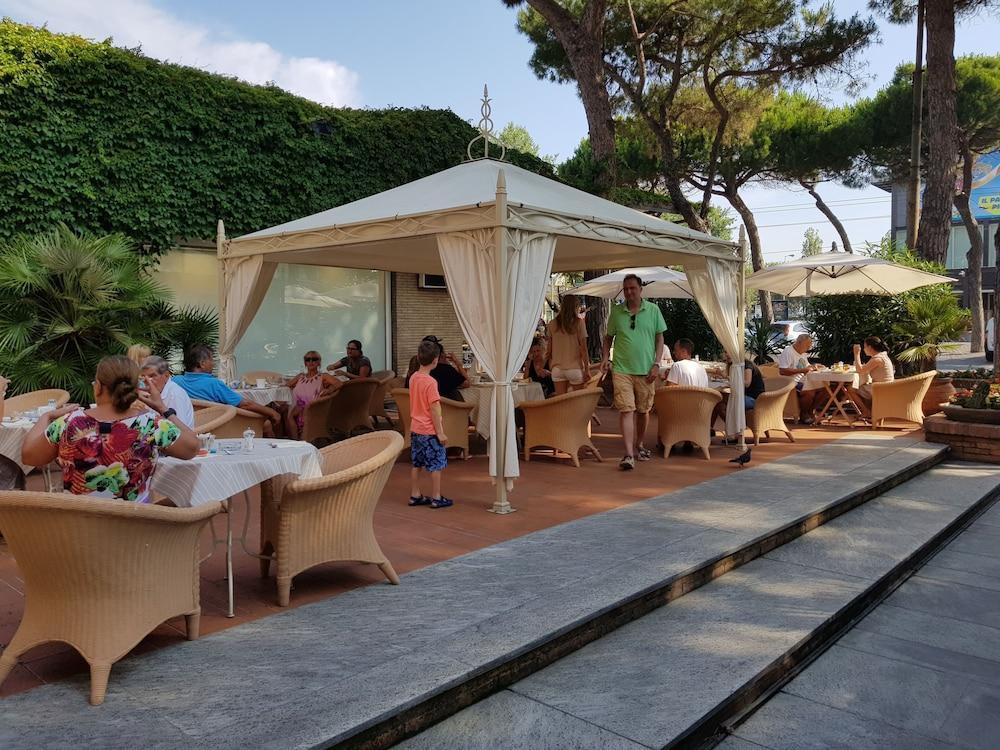 Villa Adriatica Ambienthotels Rimini Kültér fotó